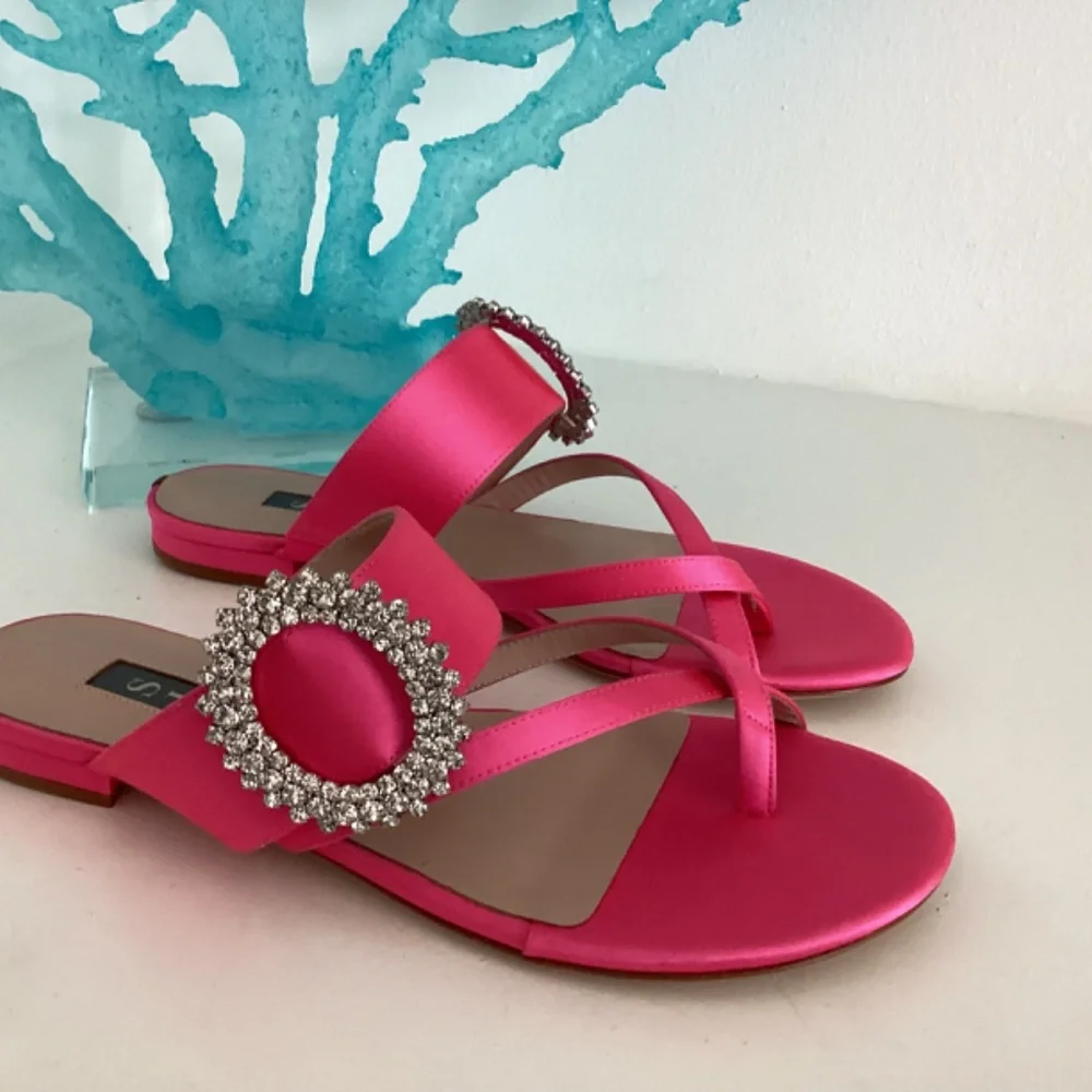 REDUCED SJP Sandals Flats 38.5 Pink Thong Rhinestones Leather Crystal Embellish